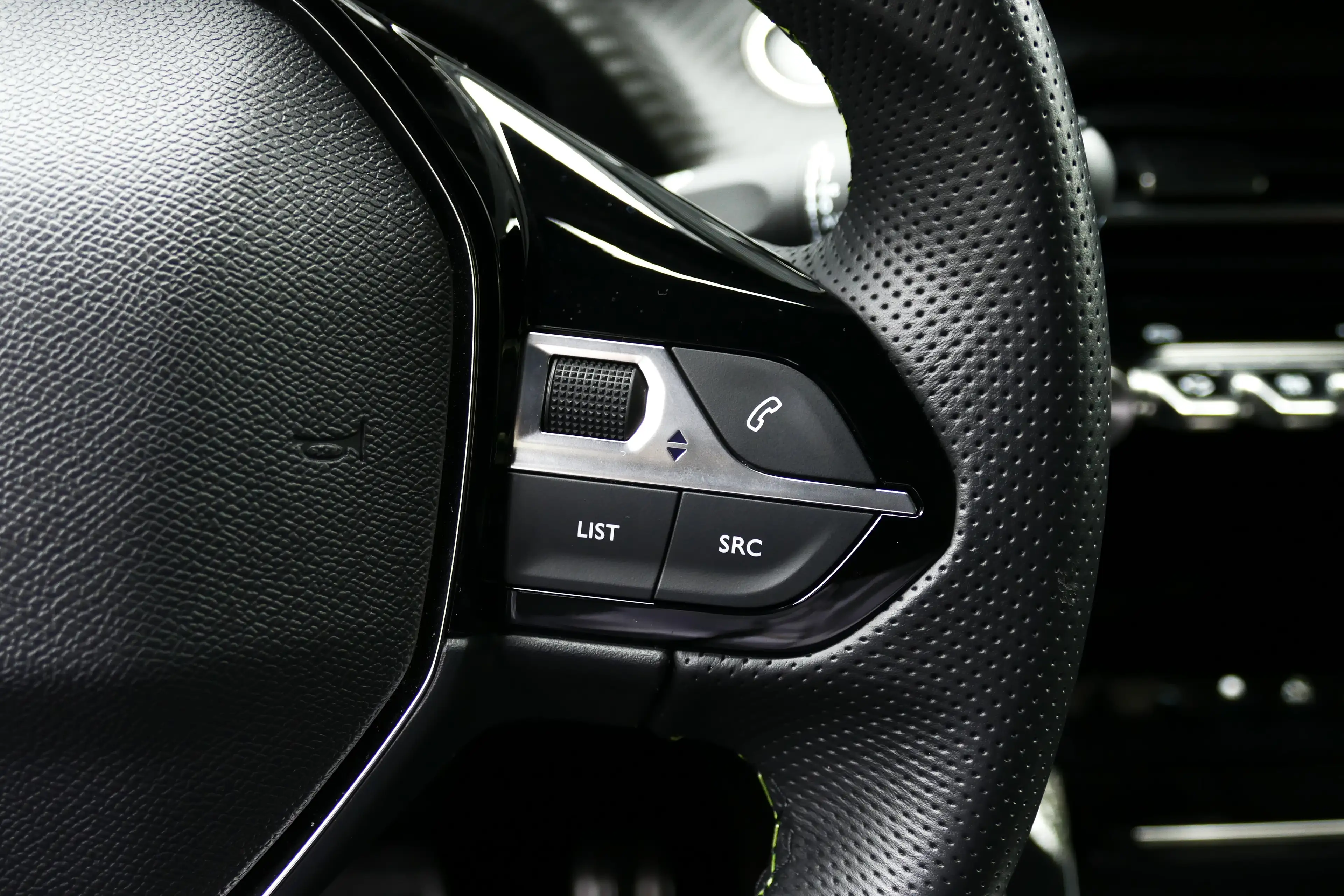Peugeot e-2008 136PK 50KWH GT / CAMERA V+A / KEYLESS / FULL-LED / — photo 22