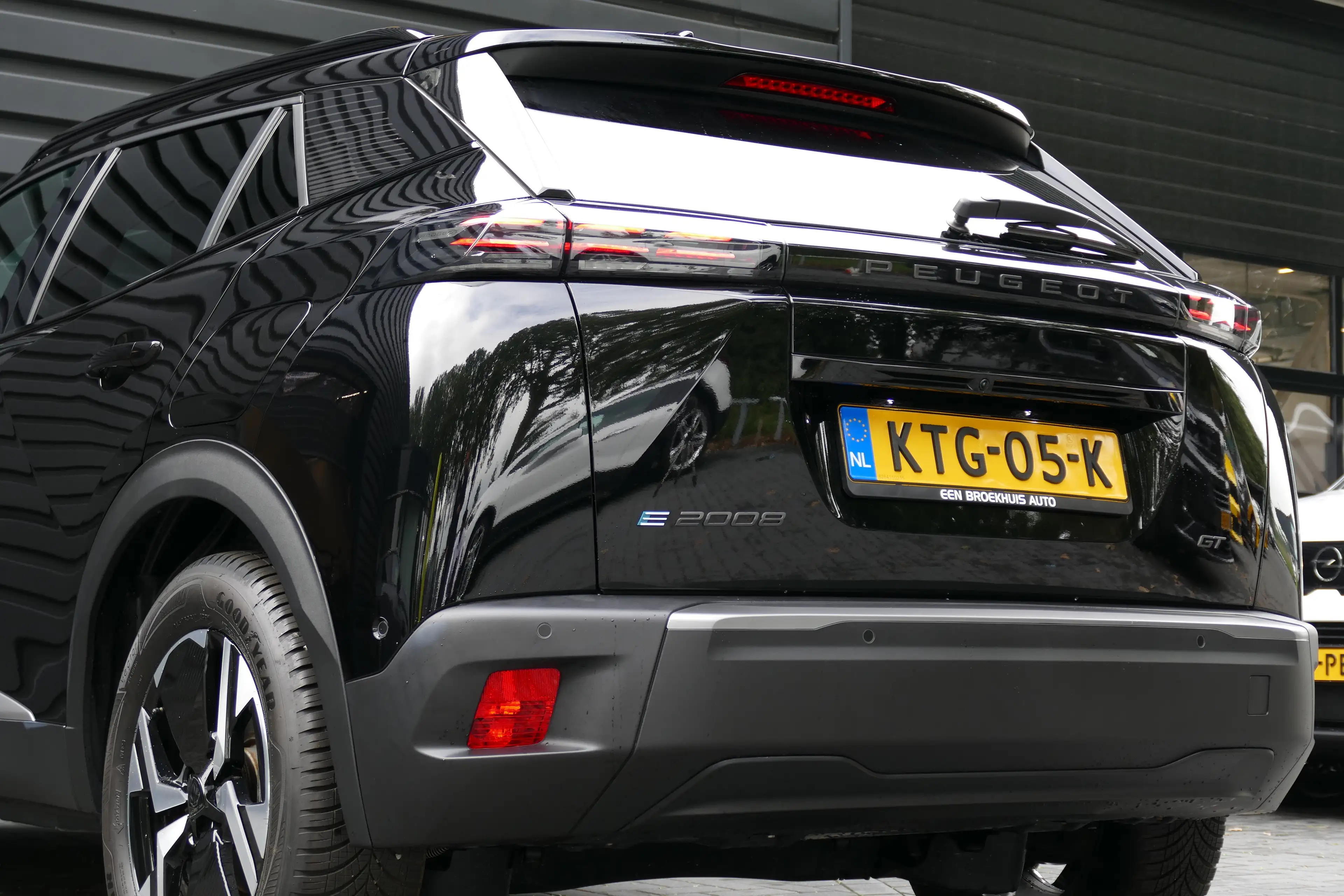 Peugeot e-2008 136PK 50KWH GT / CAMERA V+A / KEYLESS / FULL-LED / — photo 8