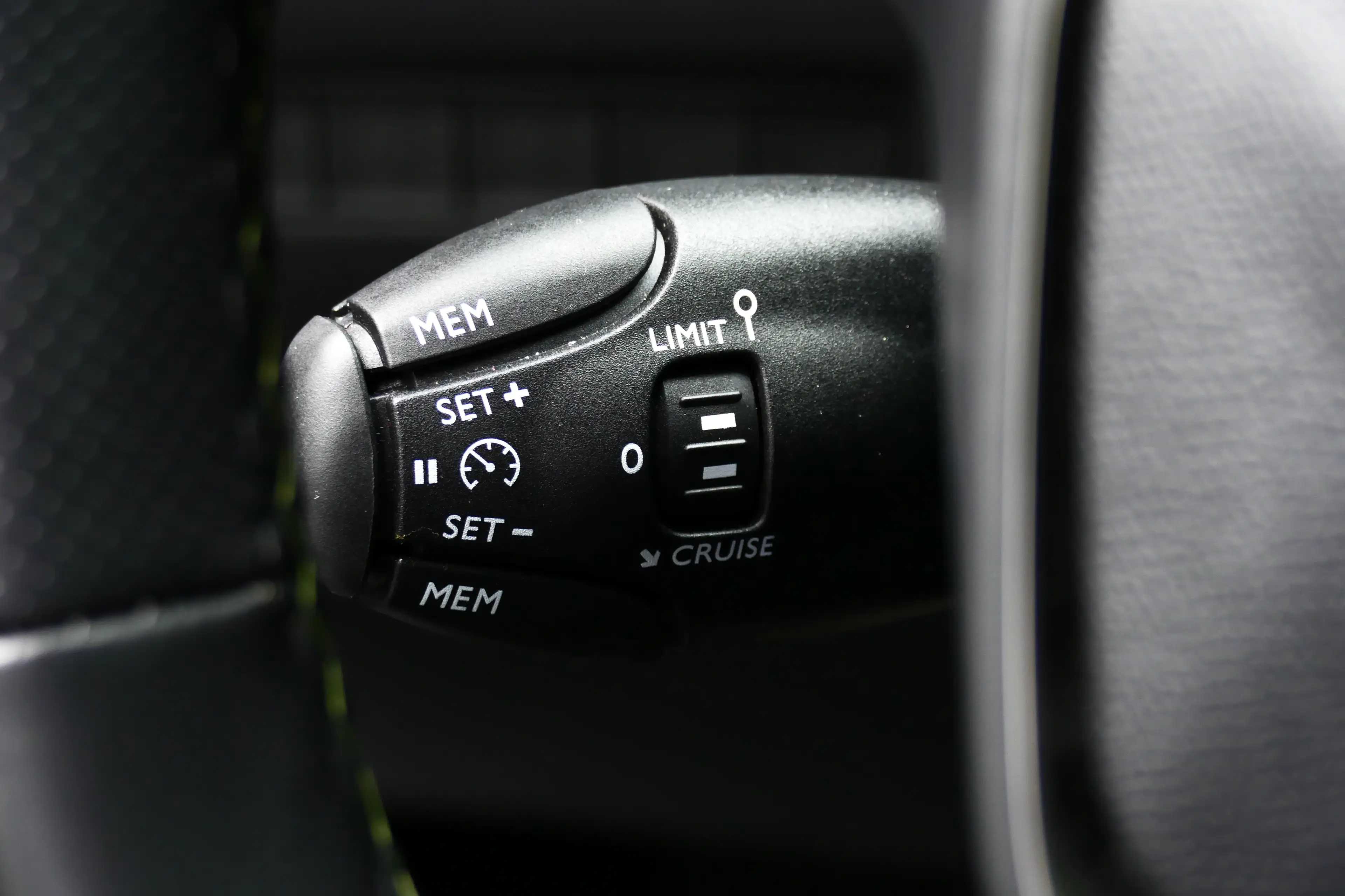 Peugeot e-2008 136PK 50KWH GT / CAMERA V+A / KEYLESS / FULL-LED / — photo 20