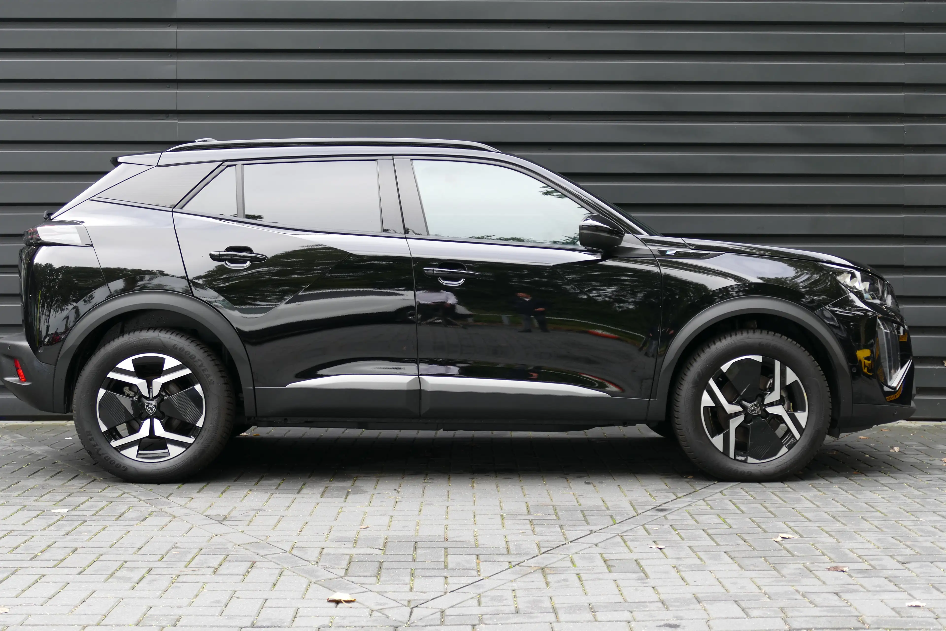 Peugeot e-2008 136PK 50KWH GT / CAMERA V+A / KEYLESS / FULL-LED / — photo 3