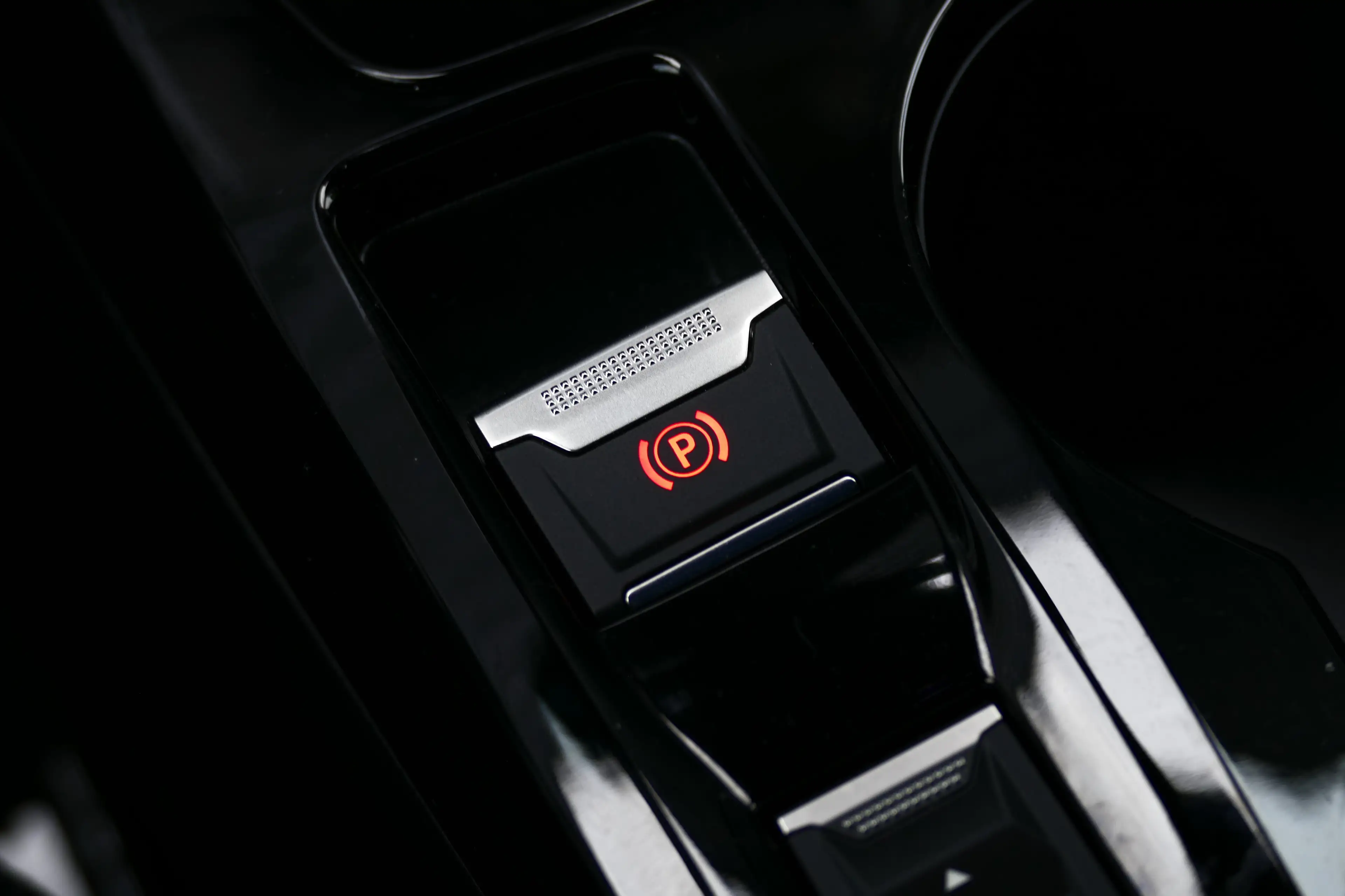 Peugeot e-2008 136PK 50KWH GT / CAMERA V+A / KEYLESS / FULL-LED / — photo 33