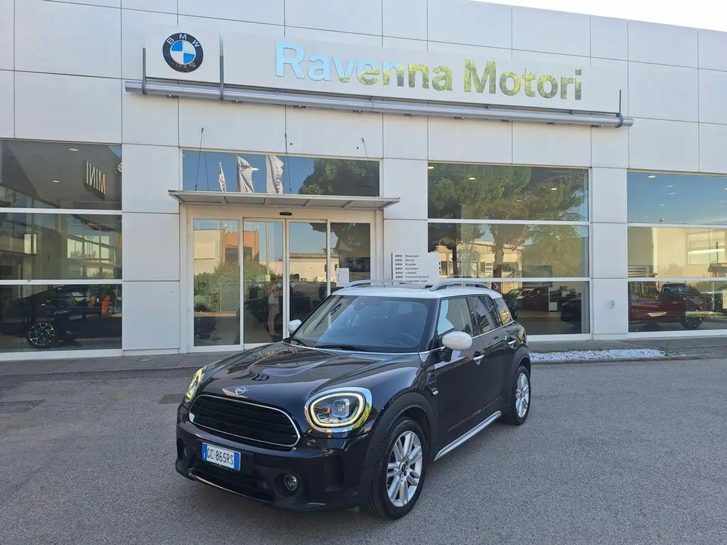 MINI Cooper D Countryman 2.0 TwinPower Turbo Cooper D Hype Steptronic Zwart - 1