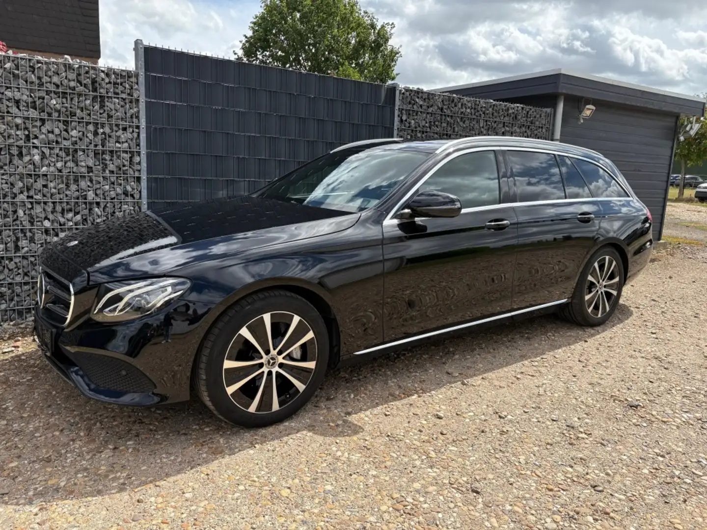 Mercedes-Benz E 400 d T 4M Burmester AHK Schiebedach Schwarz - 1