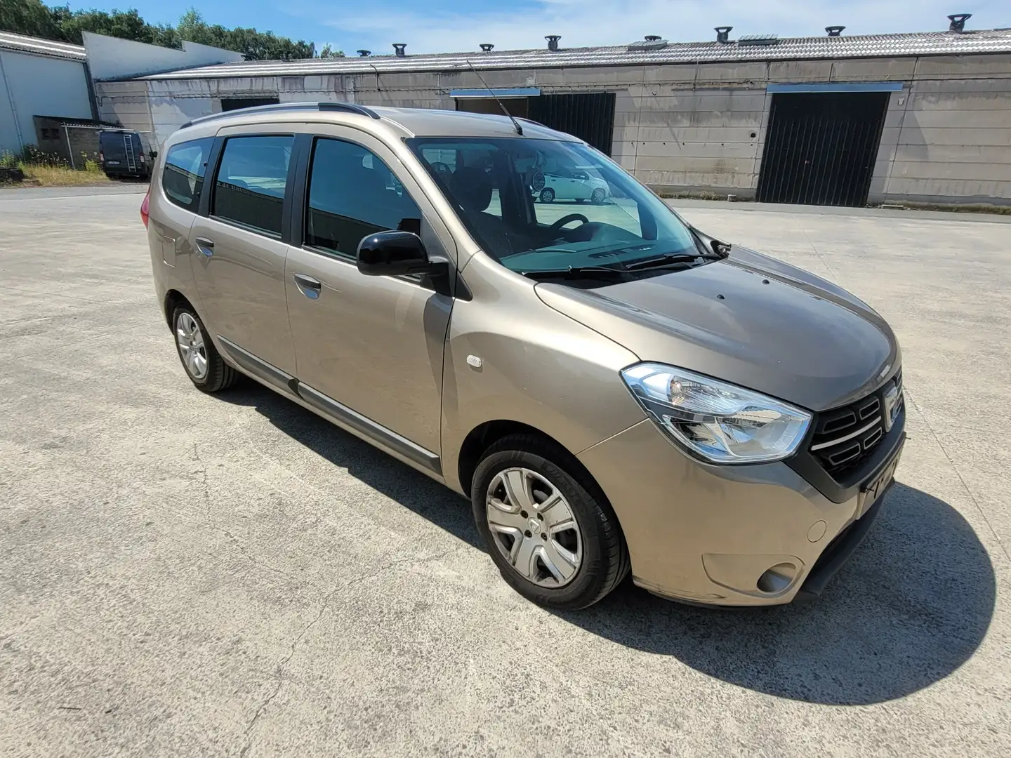 Dacia Lodgy 1.6i  7pl. Brons - 2