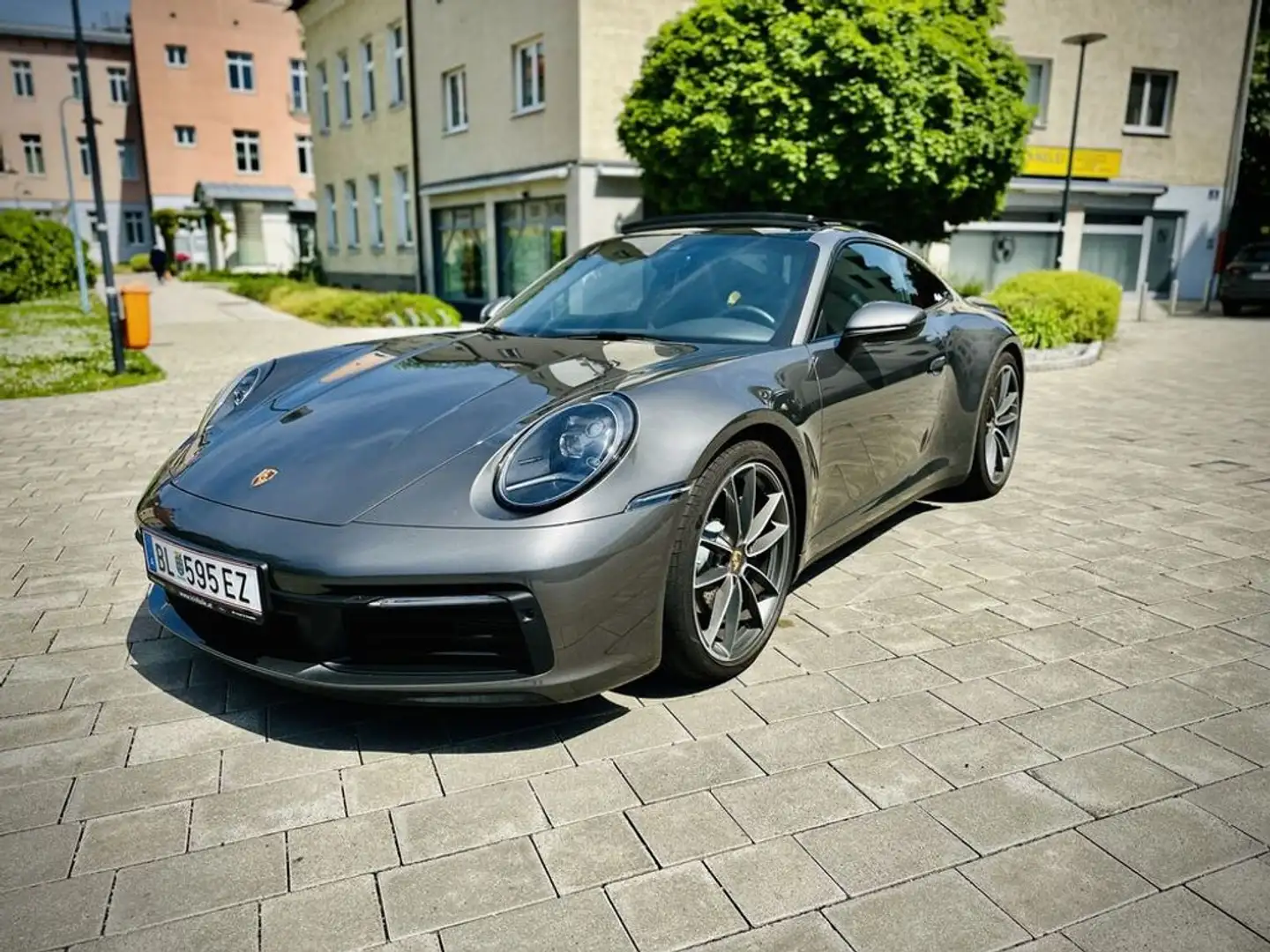 Porsche 911 Carrera Coupe PDK 992 Mj.2024 siva - 1
