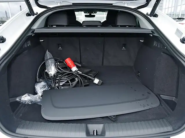 Audi Q6 e-tron view 10