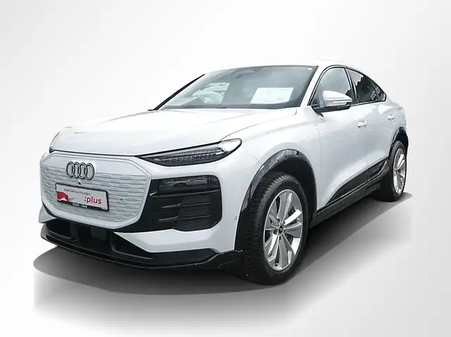 Audi Q6 e-tron view 12