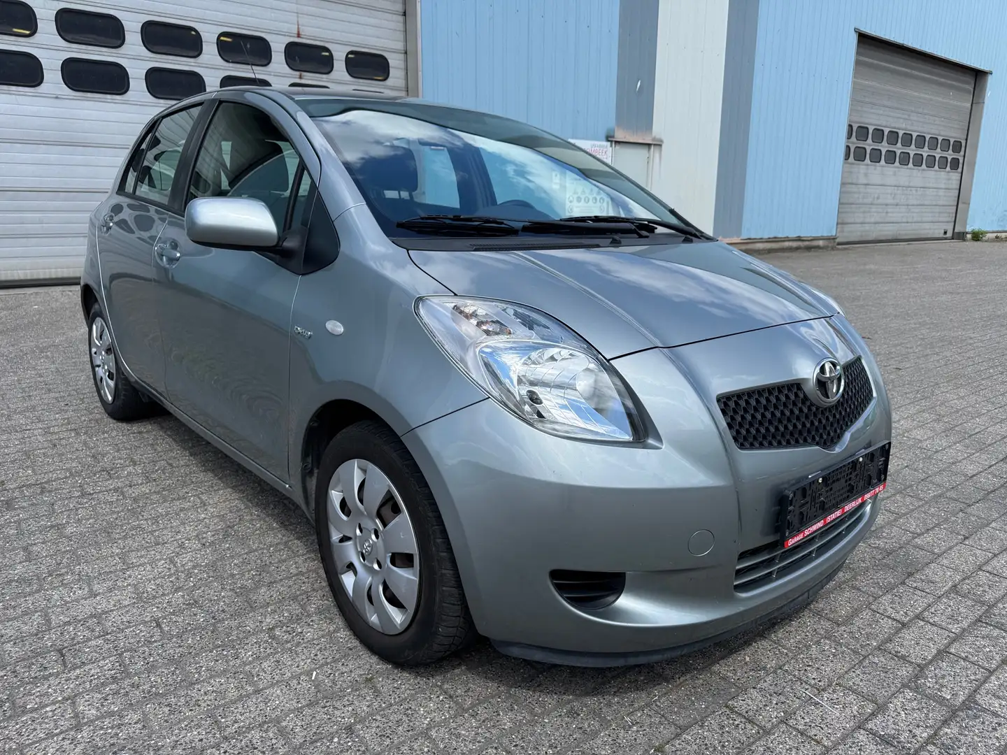 Toyota Yaris 1.4 Turbo D4D 154.000 km Airco Gris - 1