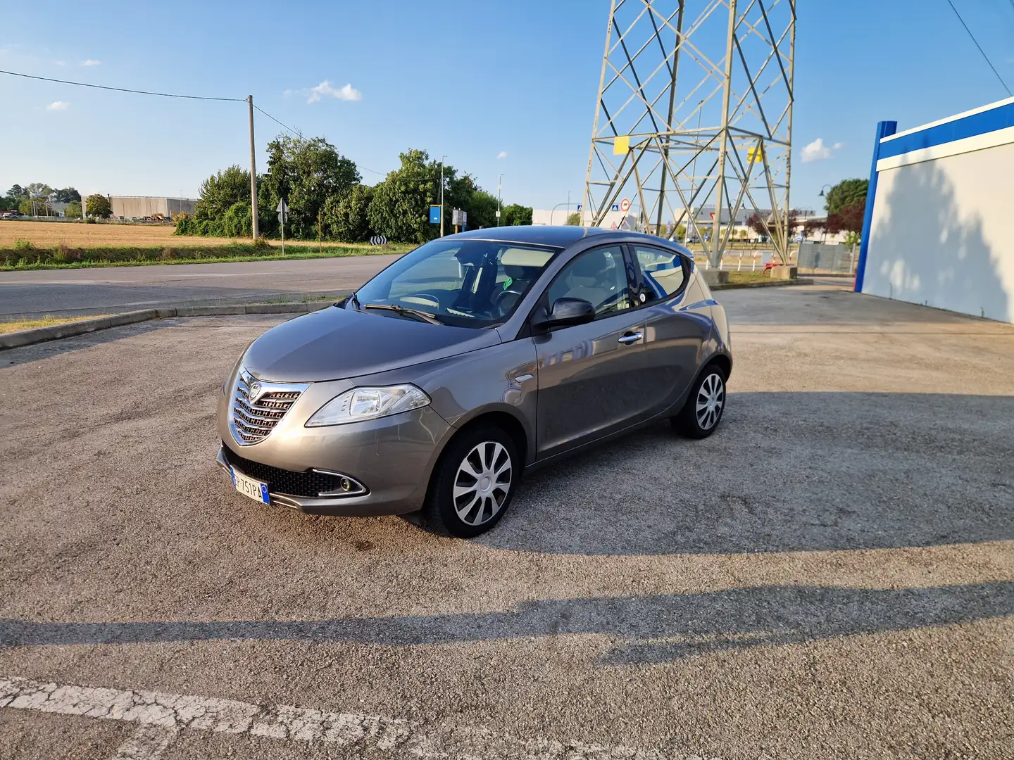 Lancia Ypsilon Ypsilon 1.2 8v Gold ecochic Gpl 69cv Grey - 1