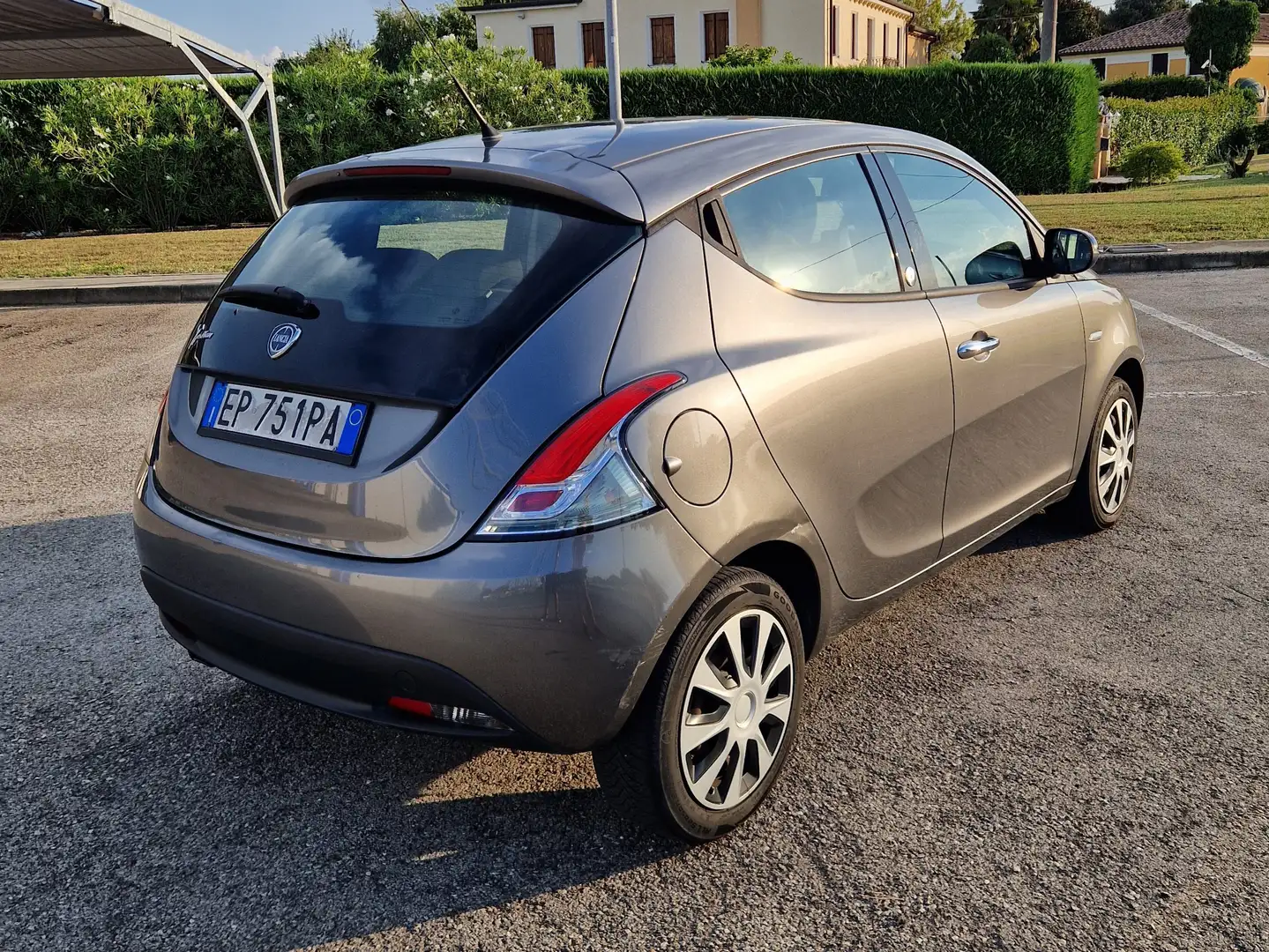 Lancia Ypsilon Ypsilon 1.2 8v Gold ecochic Gpl 69cv Grey - 2