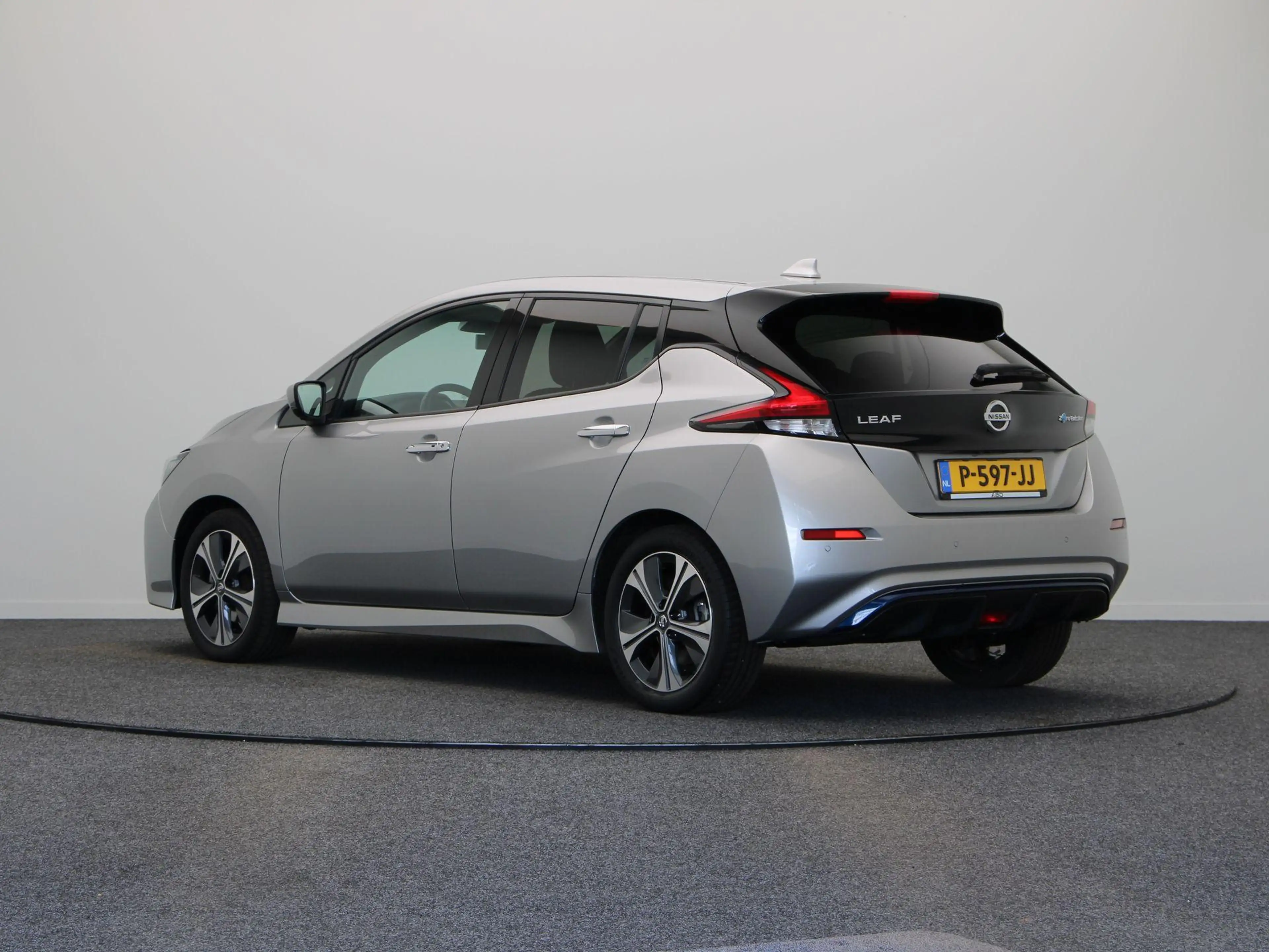 Nissan Leaf Tekna 40 kWh | SOH 91% | Leder | Led | Stoel en st — photo 2