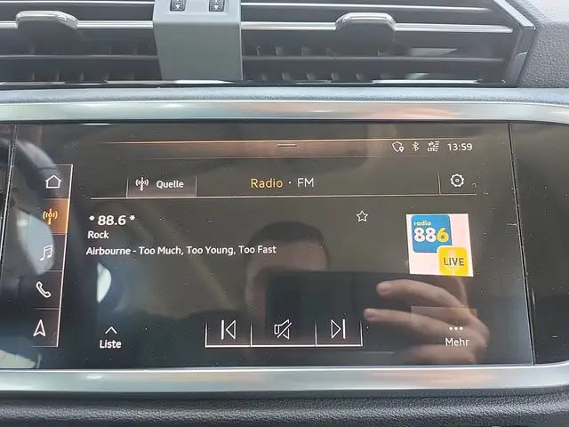 Audi Q3 view 19