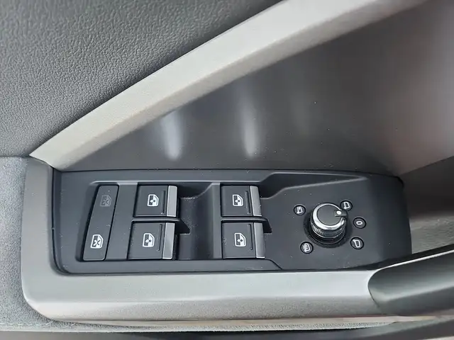 Audi Q3 view 17