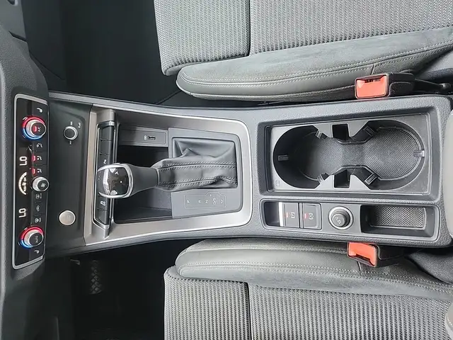 Audi Q3 view 26