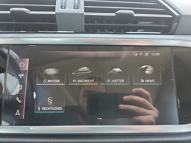 Audi Q3 view 21
