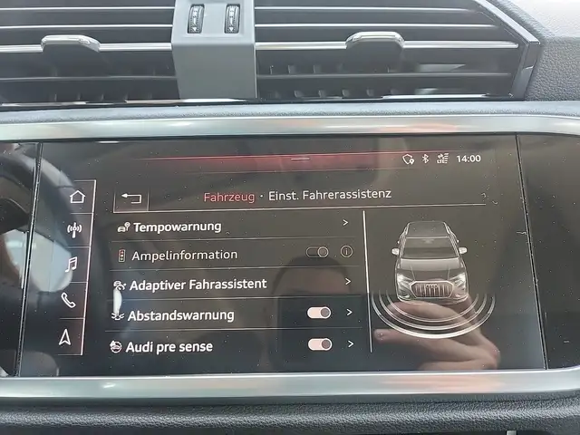 Audi Q3 view 23