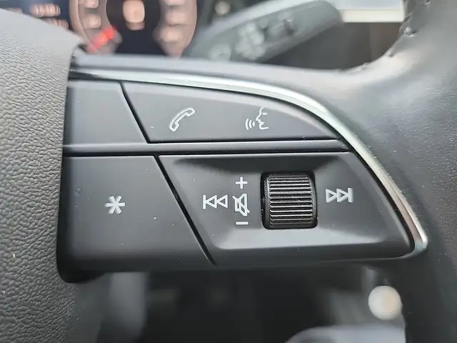 Audi Q3 view 15