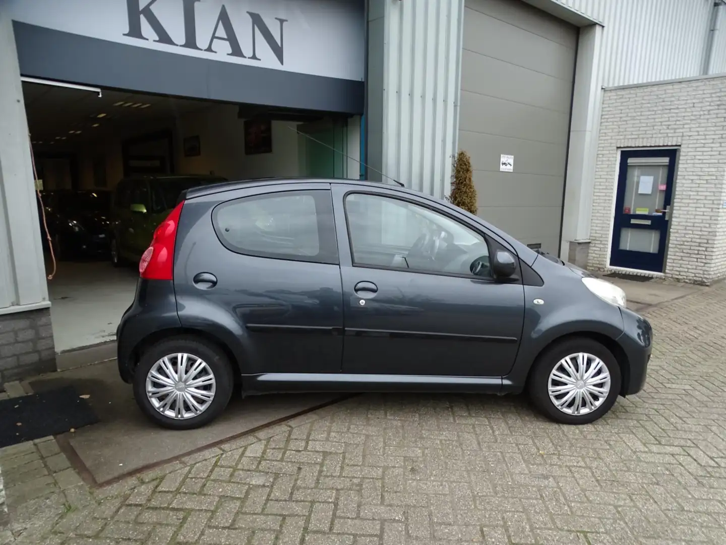 Peugeot 107 1.0-12V XS Grijs - 2