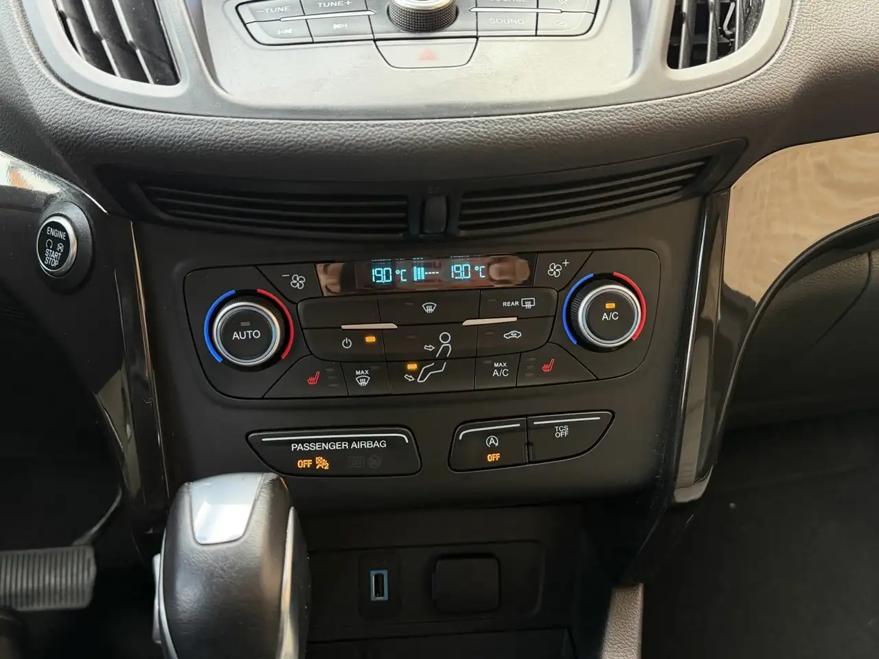 Ford Escape снимка Ford Escape