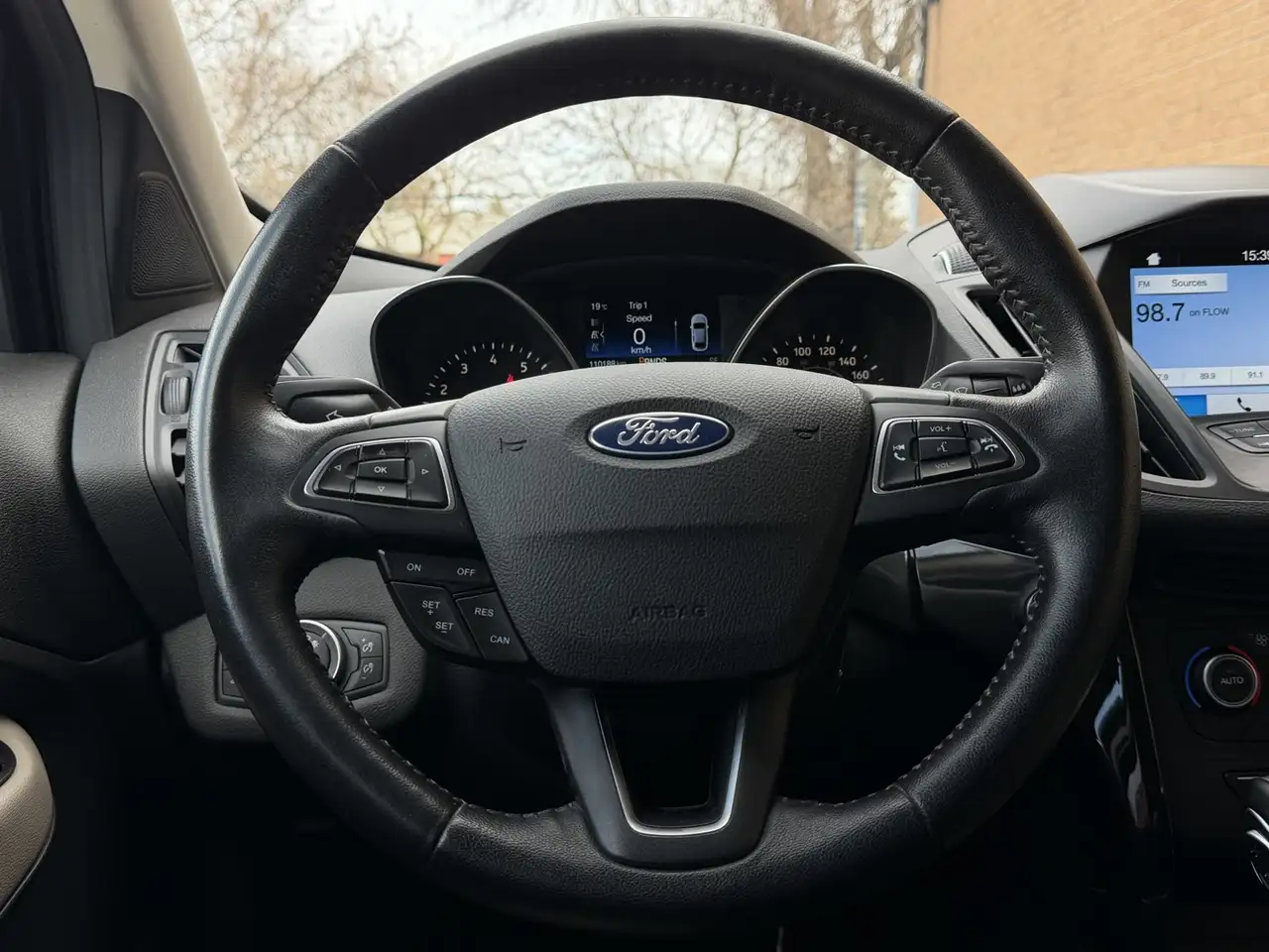 Ford Escape снимка Ford Escape