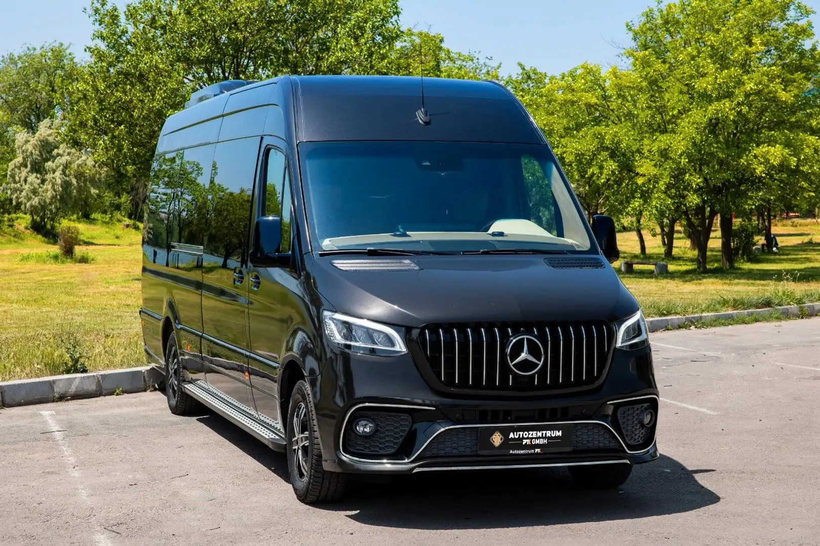 Mercedes-Benz Sprinter 319 CDI Exclusive VIP Noir - 2