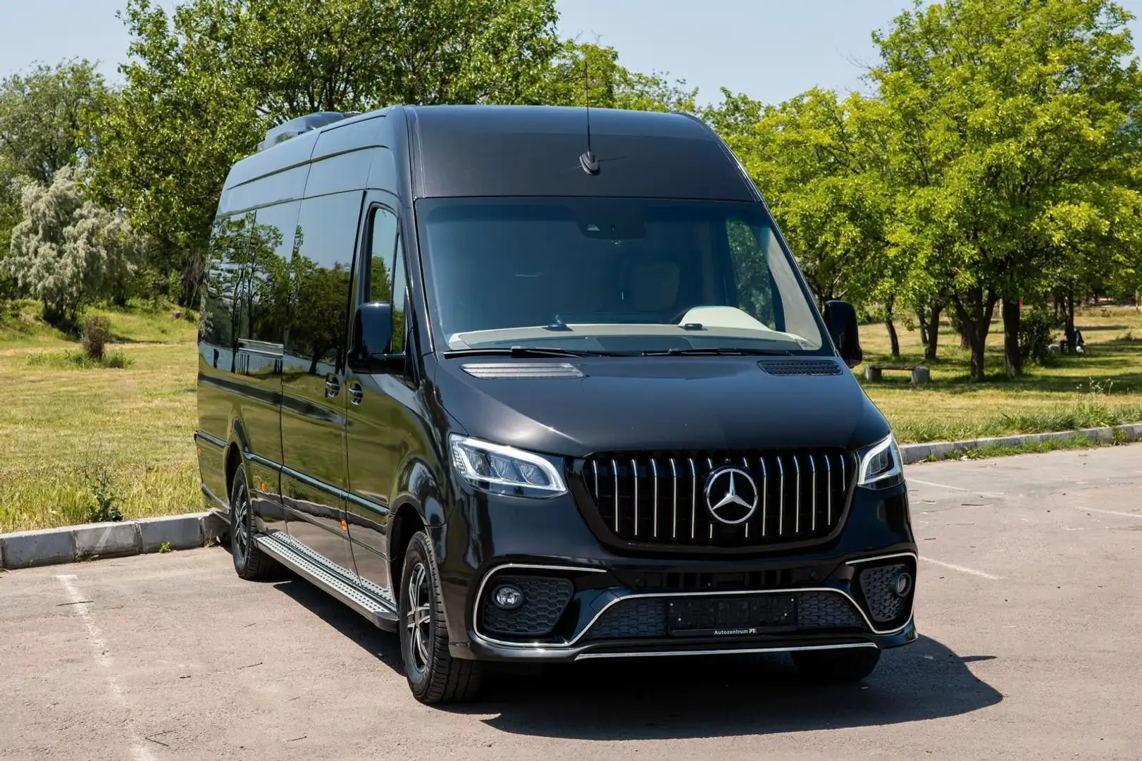 Mercedes-Benz Sprinter AWD 319 CDI Exclusive VIP Schwarz - 2