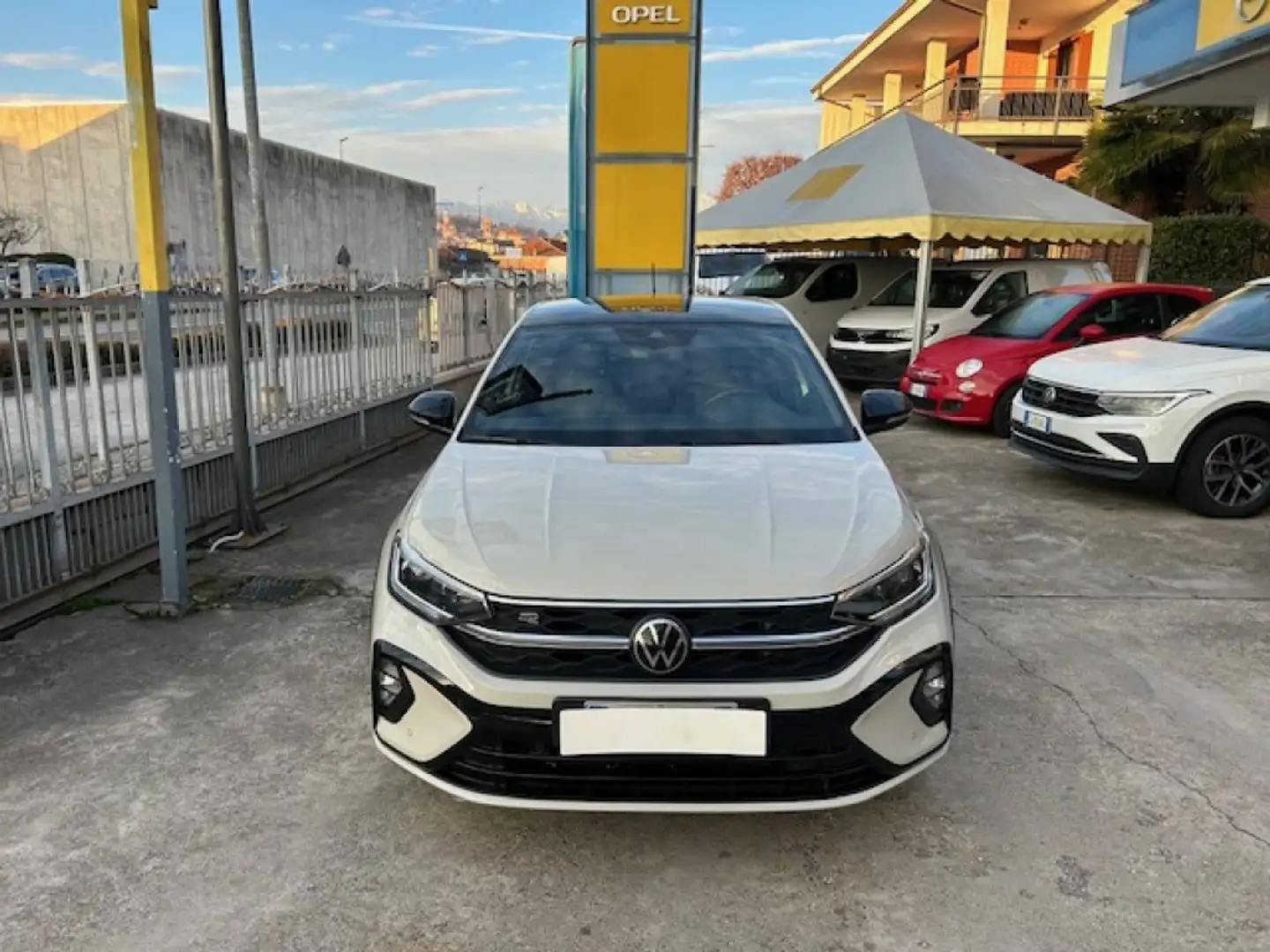 Volkswagen Taigo 1.5 TSI ACT 150 CV DSG R-Line UNICO PROPRIETARIO Beige - 2