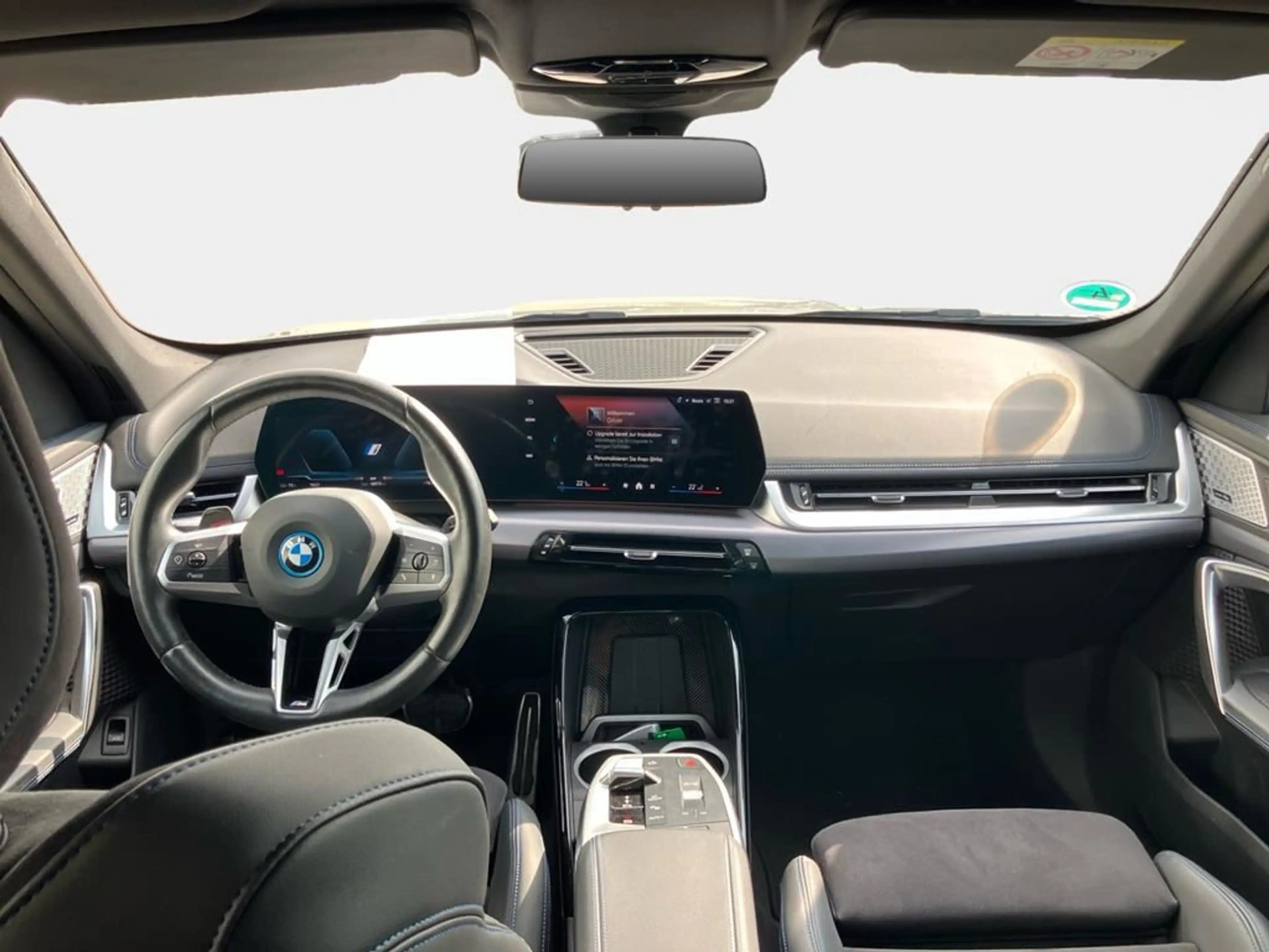 BMW iX1 M Sport — photo 13