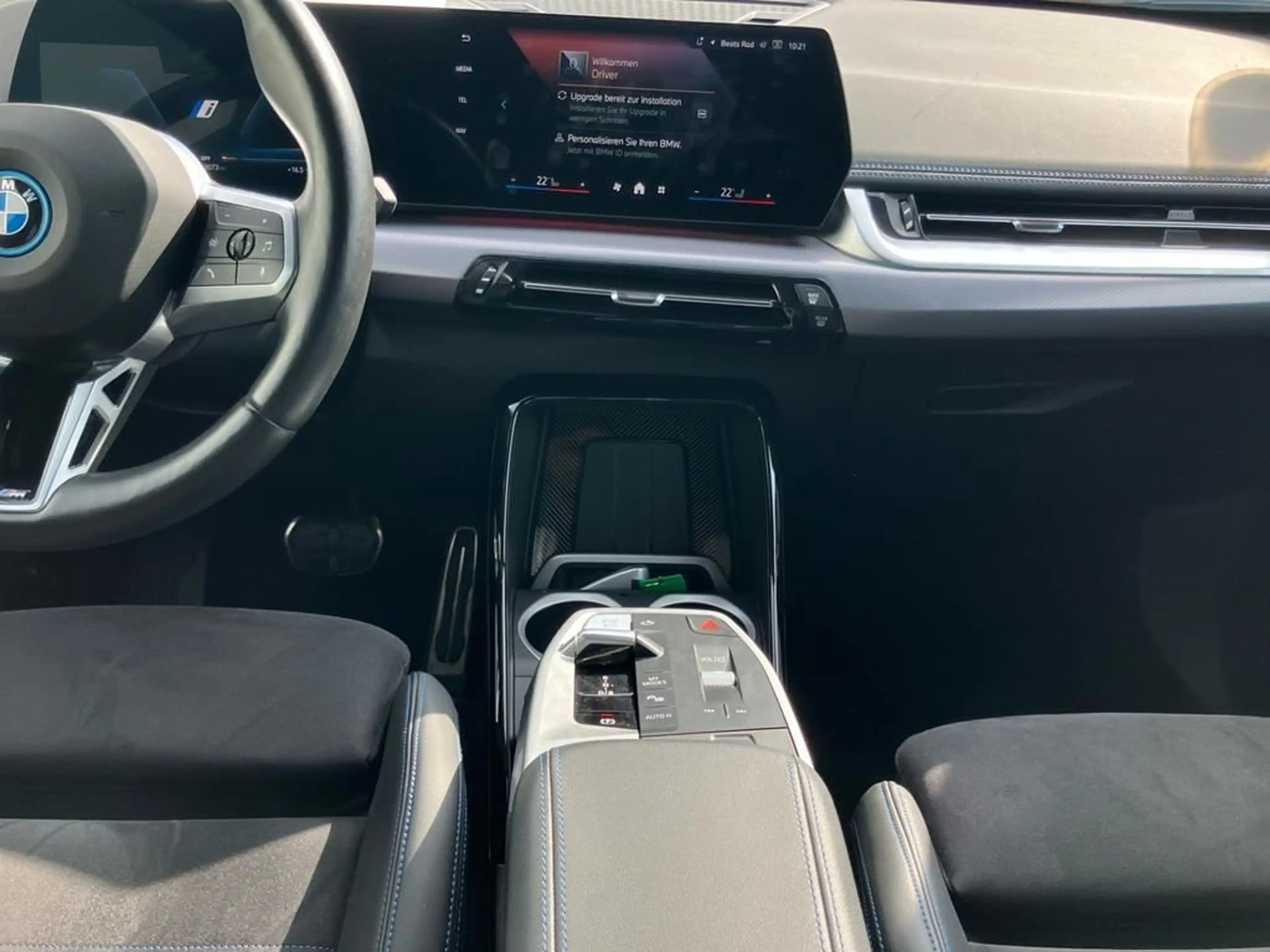 BMW iX1 M Sport — photo 12