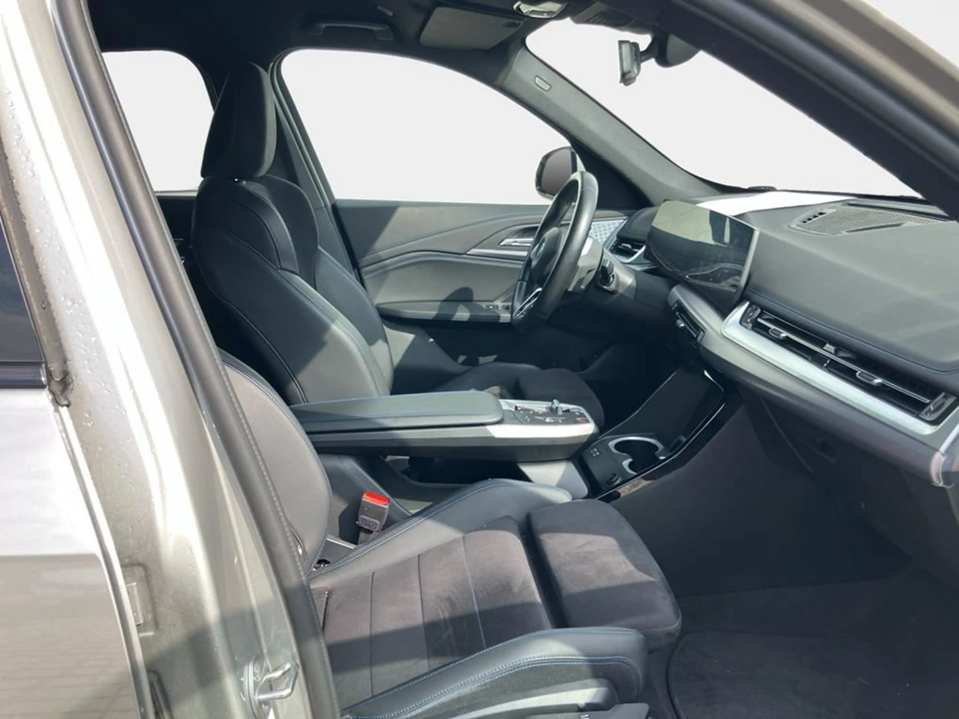 BMW iX1 M Sport — photo 15