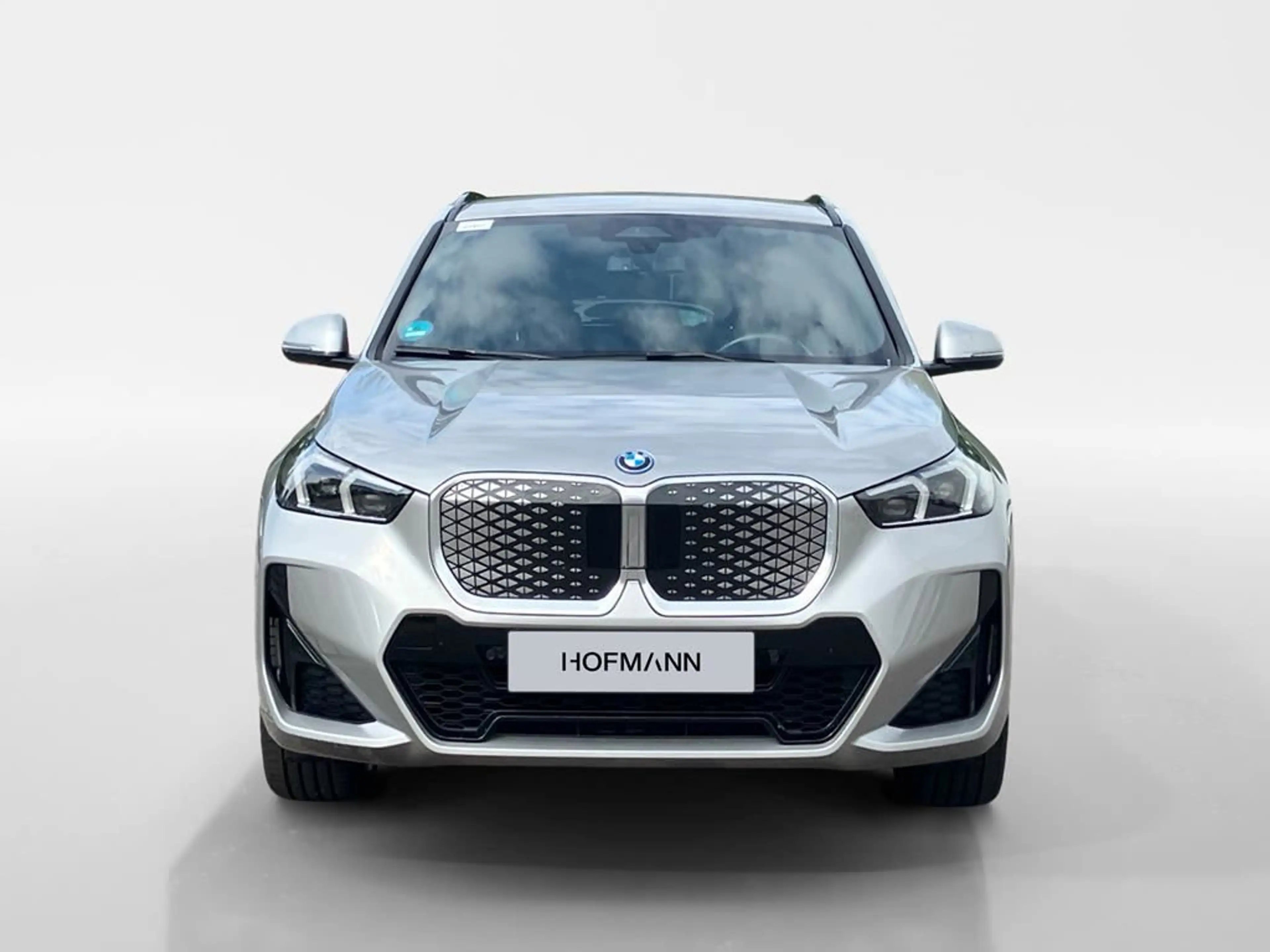 BMW iX1 M Sport — photo 2