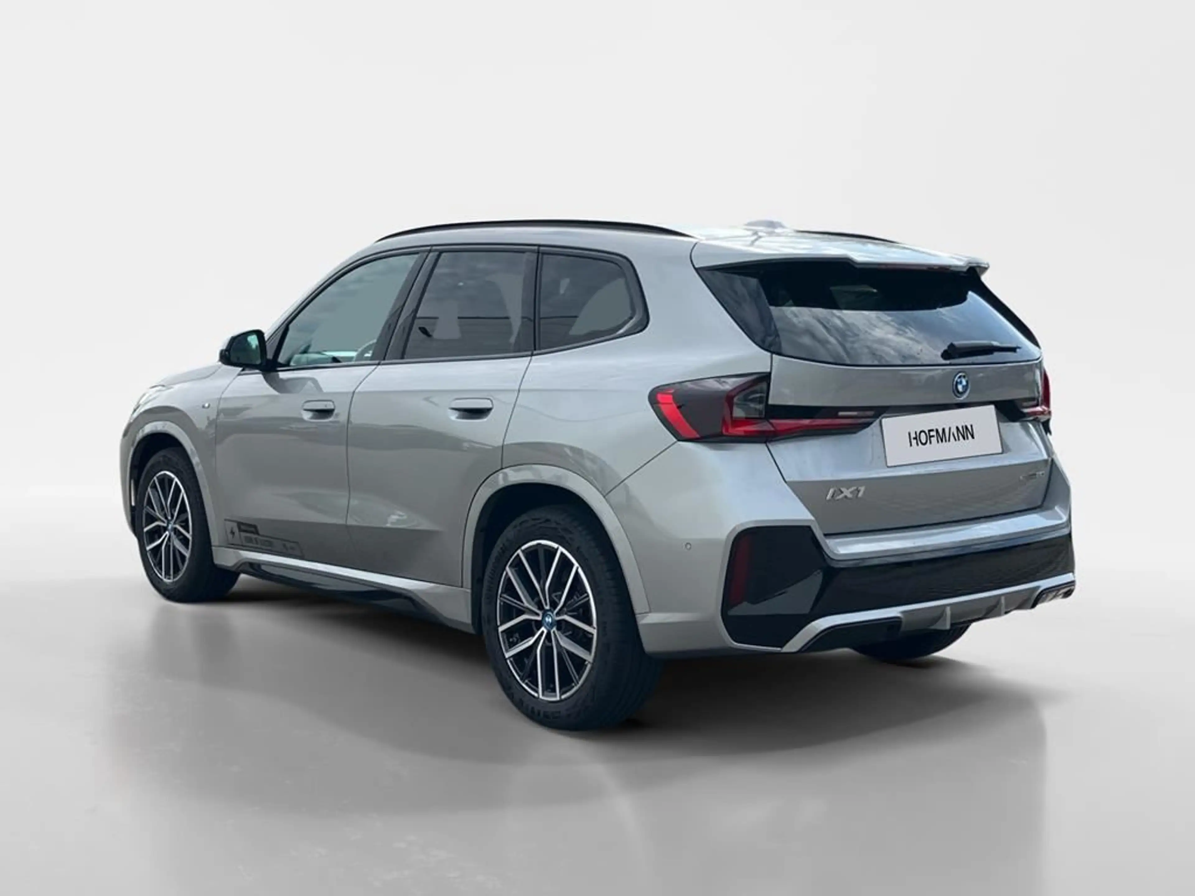 BMW iX1 M Sport — photo 7