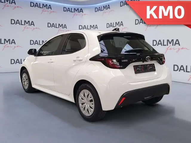 Toyota Yaris view 3