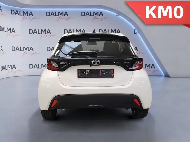 Toyota Yaris view 4