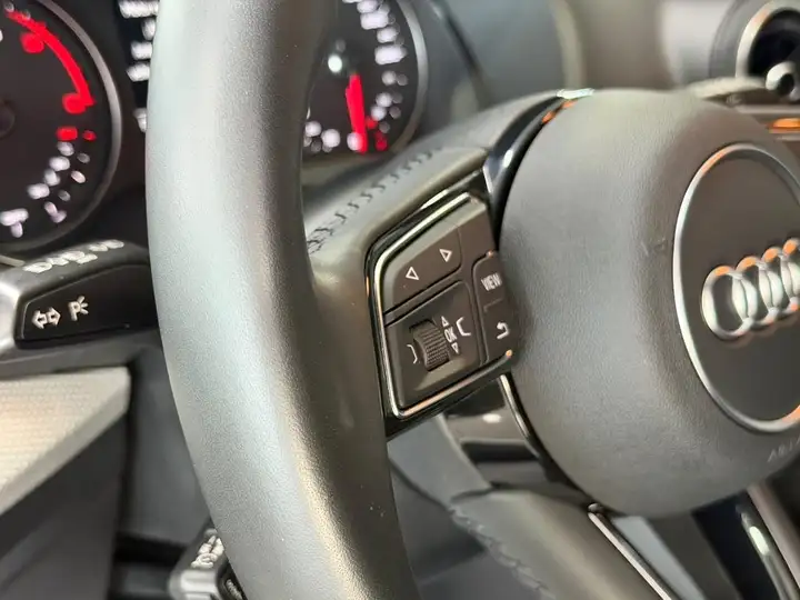 Audi Q2 2.0 Advanced 35 TDI 2022, foto 3