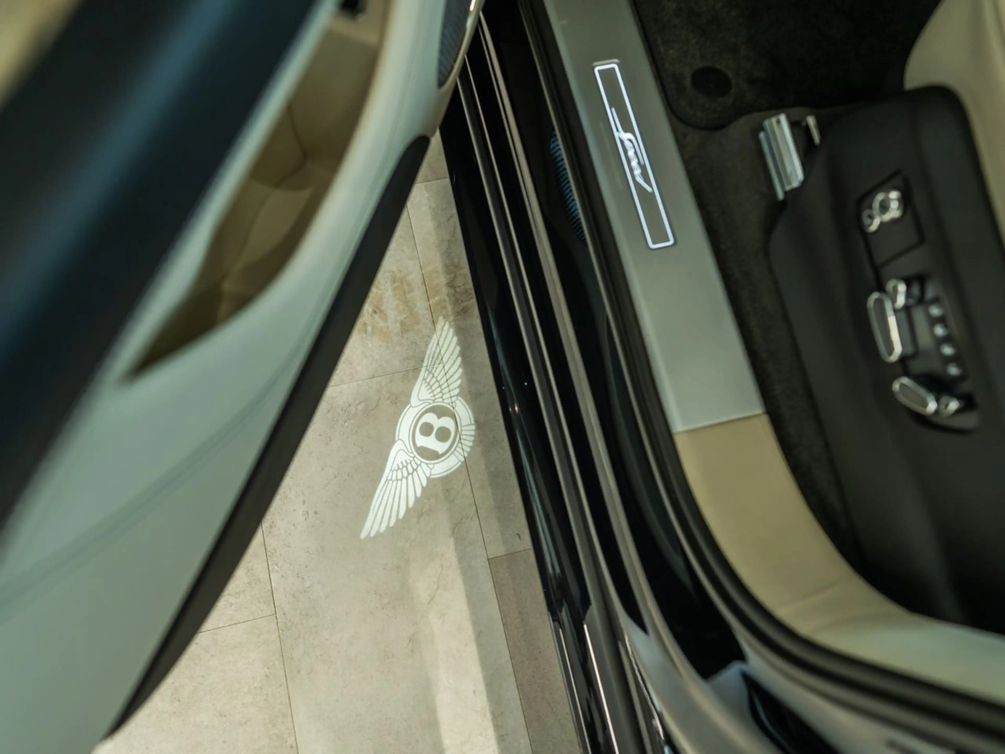 Bentley Bentayga Speed/NAIM/Parking Heater/Black Line — photo 9