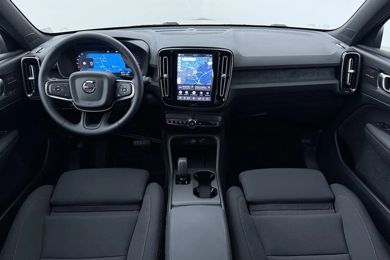 Volvo EX40 2026