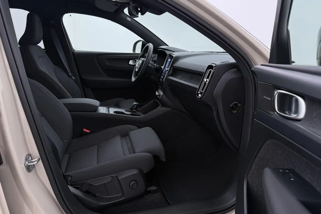 Volvo EX40 2026