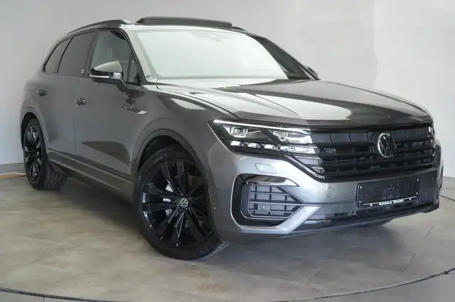 Volkswagen Touareg main image