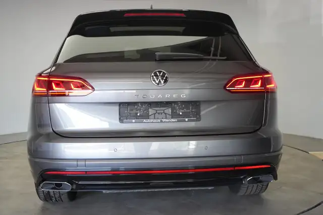 Volkswagen Touareg view 6