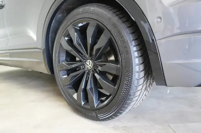 Volkswagen Touareg view 12