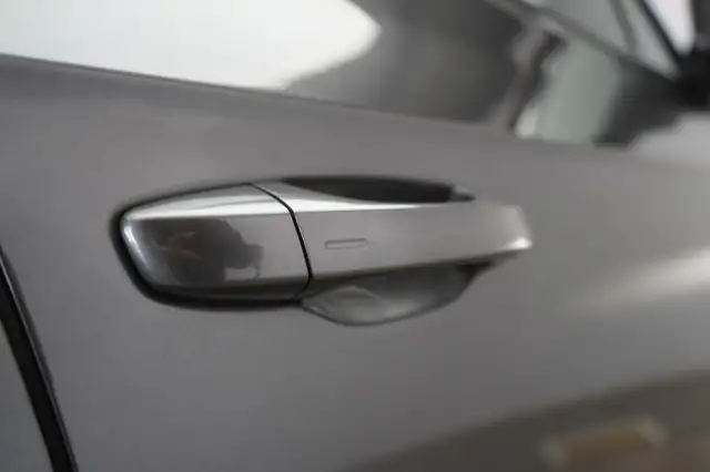 Volkswagen Touareg view 14
