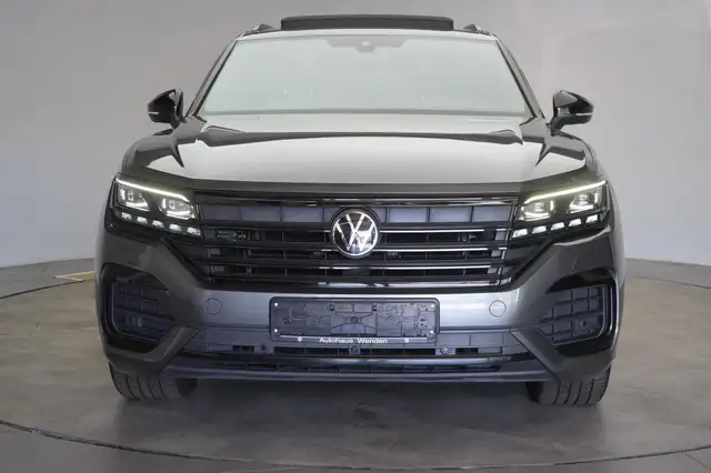 Volkswagen Touareg view 2