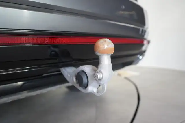 Volkswagen Touareg view 10