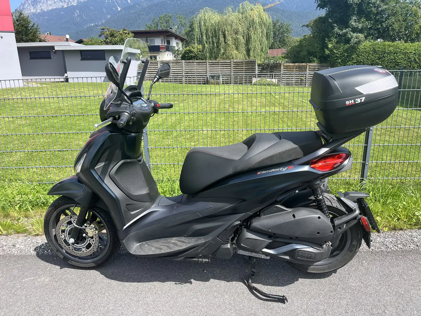 Piaggio Beverly 300 HPE Schwarz - 1