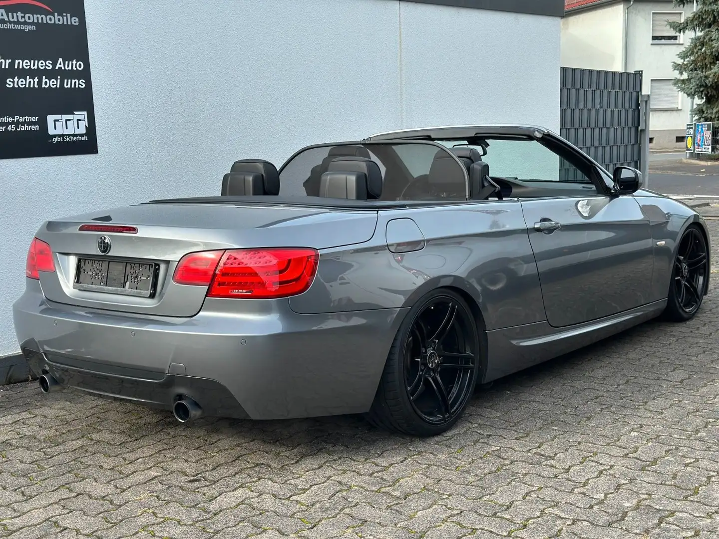 BMW 335 i Cabrio PERFORMANCE M Paket Leder Navi Xenon 19" Grau - 2