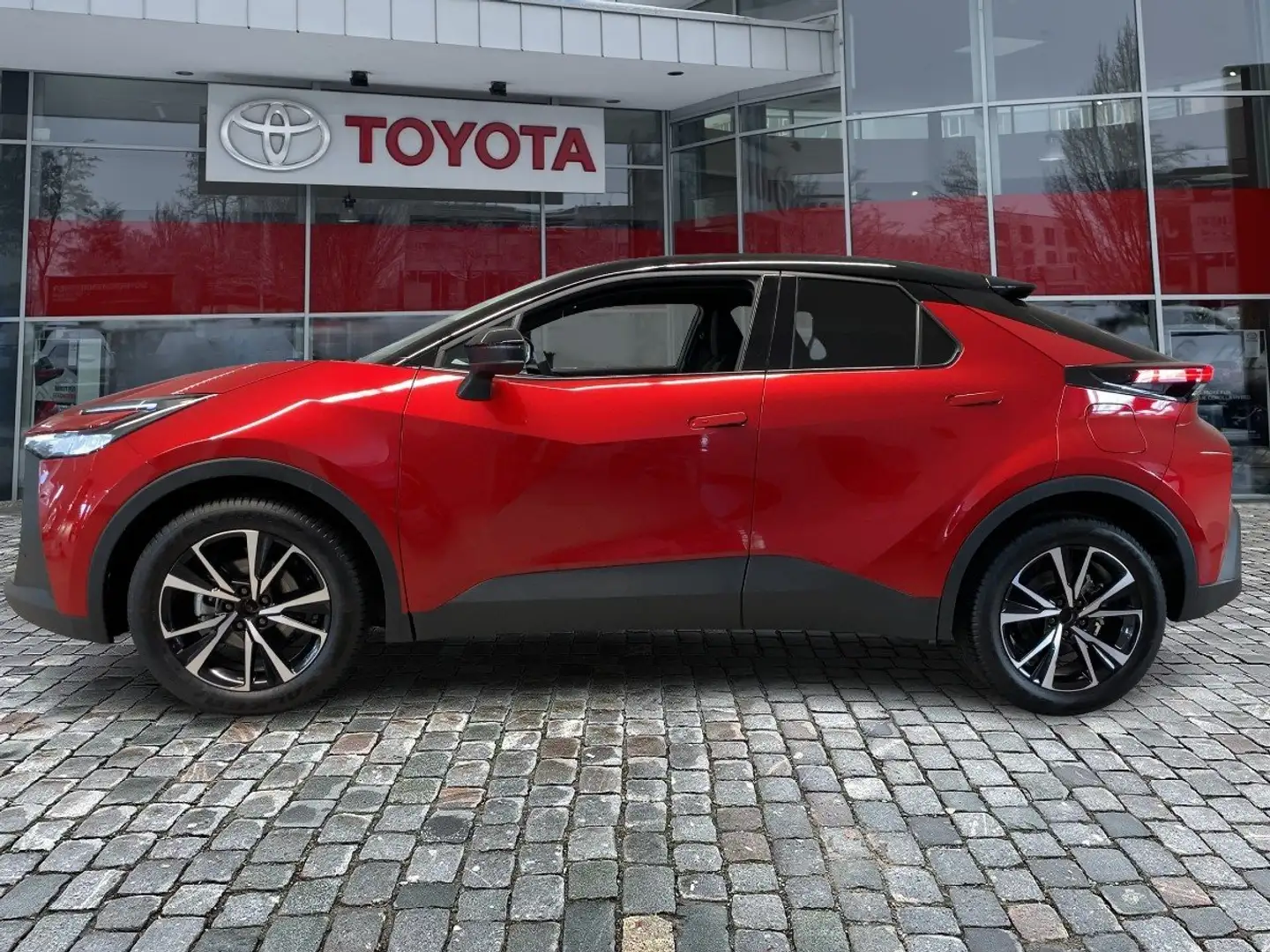 Toyota C-HR 1.8 Hybrid Teamplayer **schnell verfügbar** Rot - 2