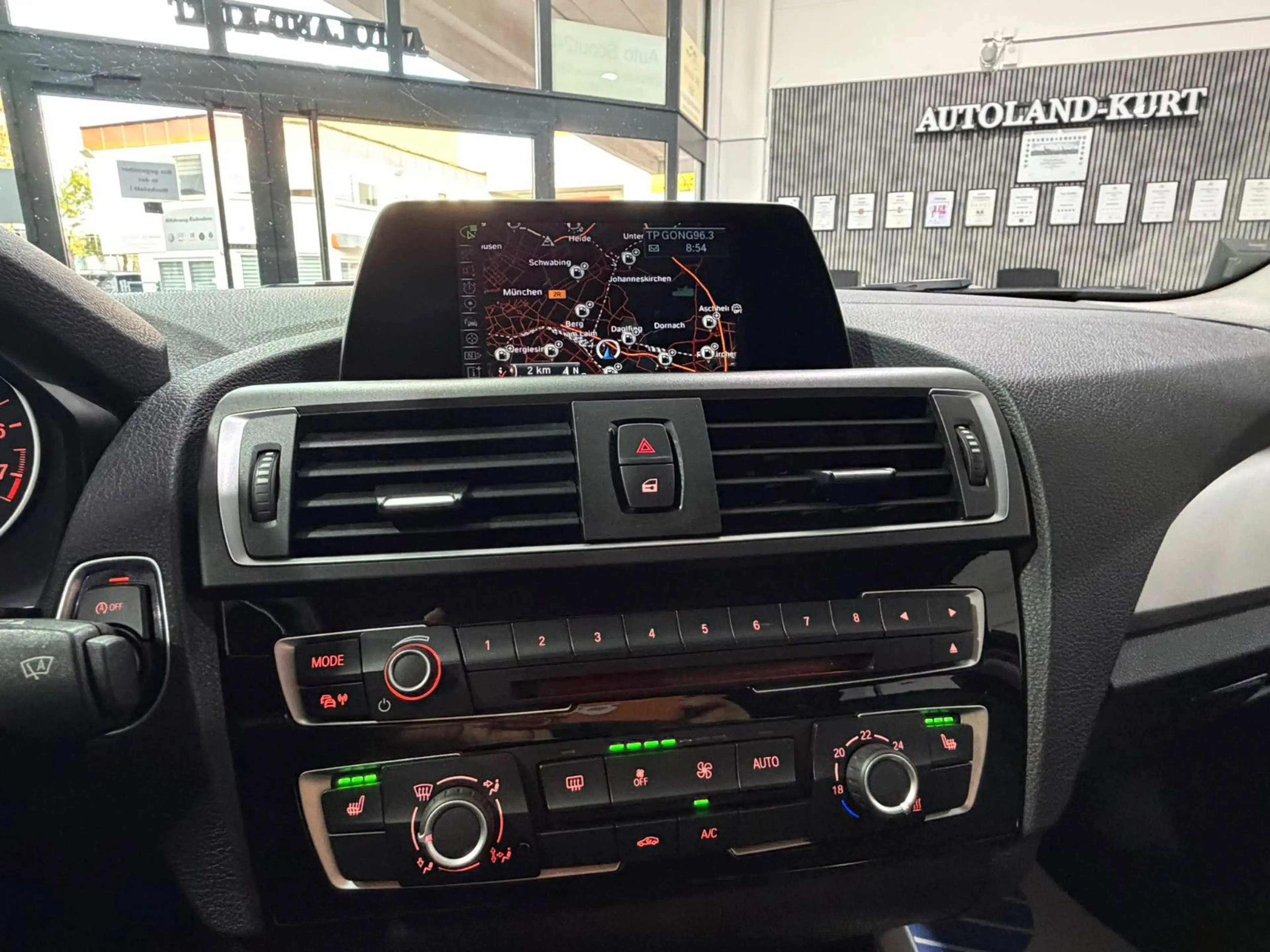 BMW 118 i Automatik*Advantage*Navi*PDC*Shz* — photo 15