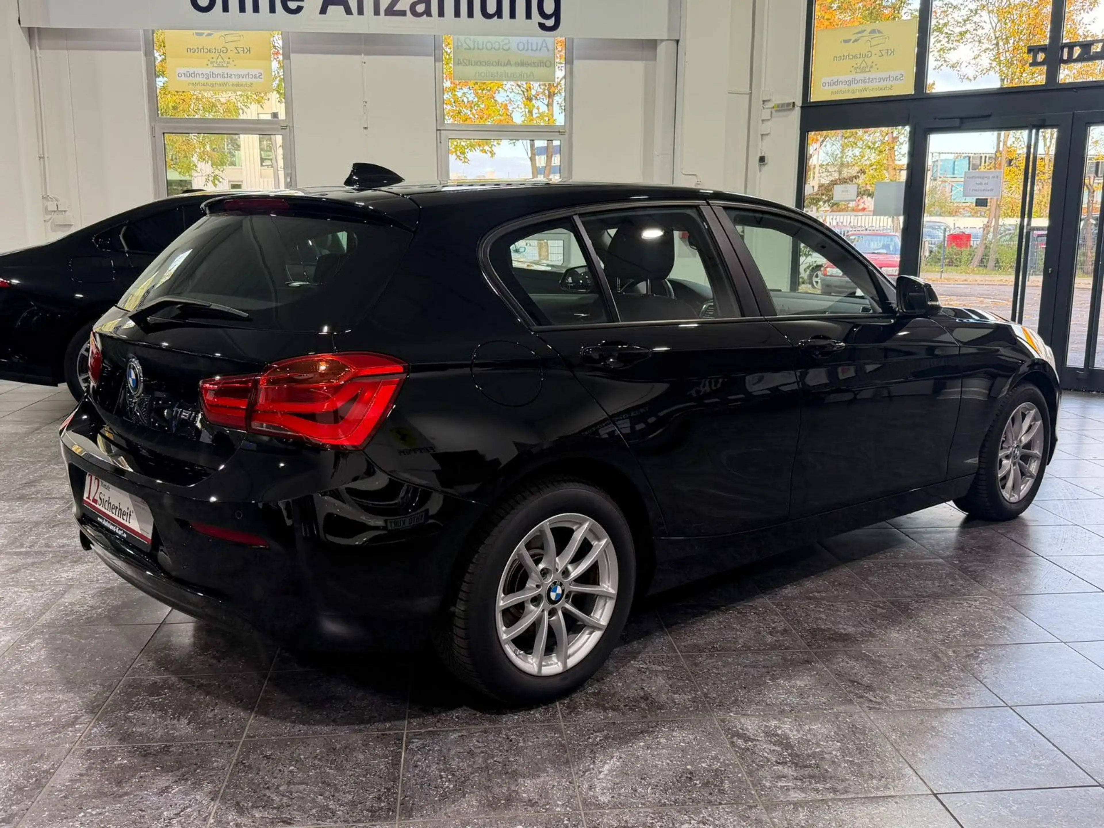 BMW 118 i Automatik*Advantage*Navi*PDC*Shz* — photo 8