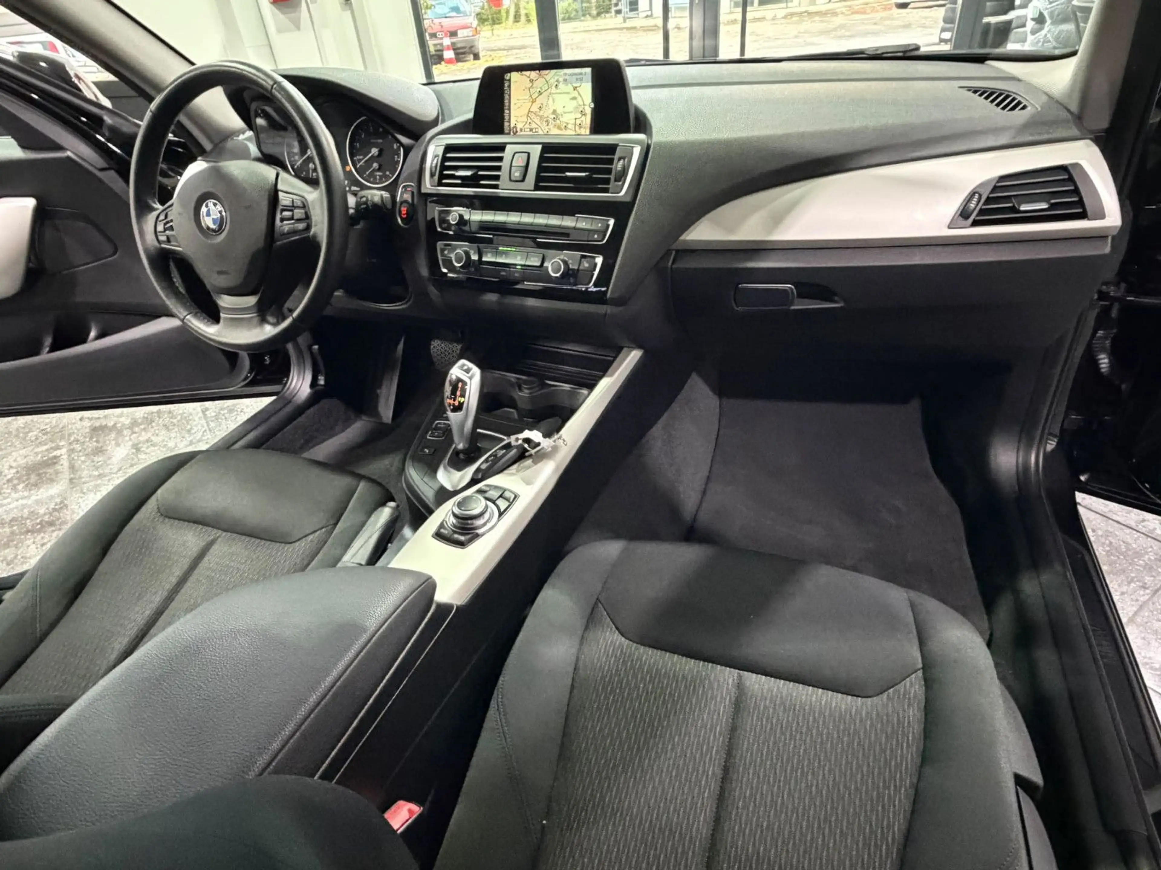 BMW 118 i Automatik*Advantage*Navi*PDC*Shz* — photo 10